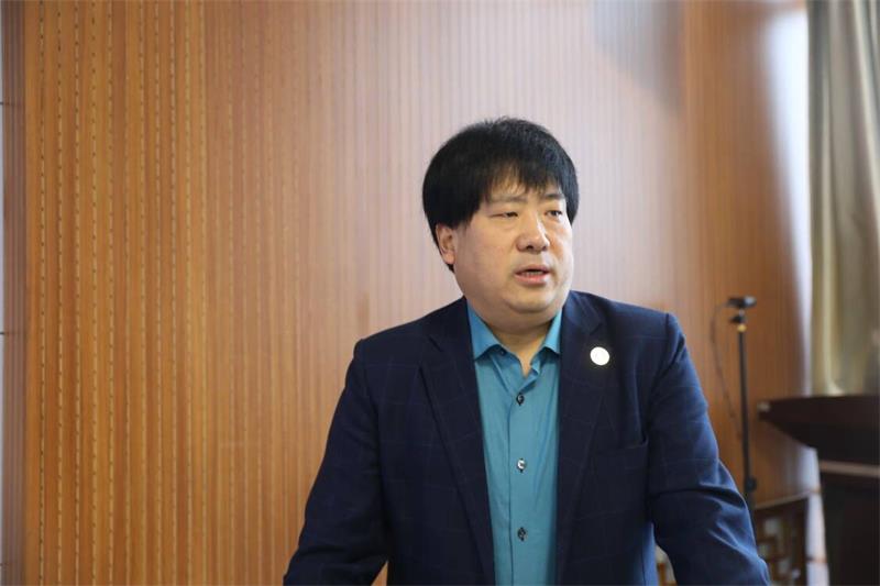 614488b688b44f6a80aeb0a88ce10b42.jpg 就业指导中心主任罗建峰.jpg