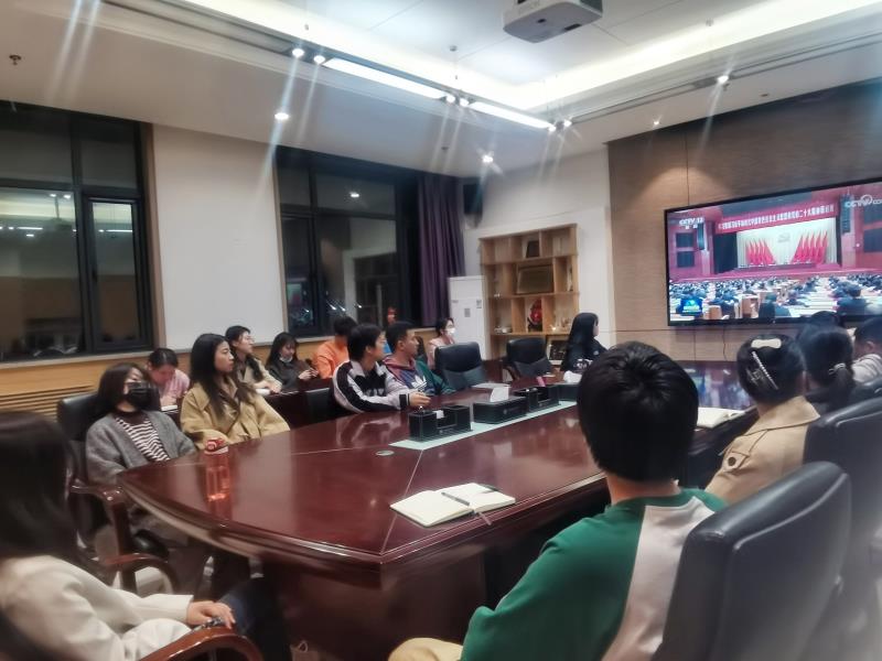 302e7cfffcc04934a16a96c981e650f9.jpg 研究生团支部书记开展学习800.jpg